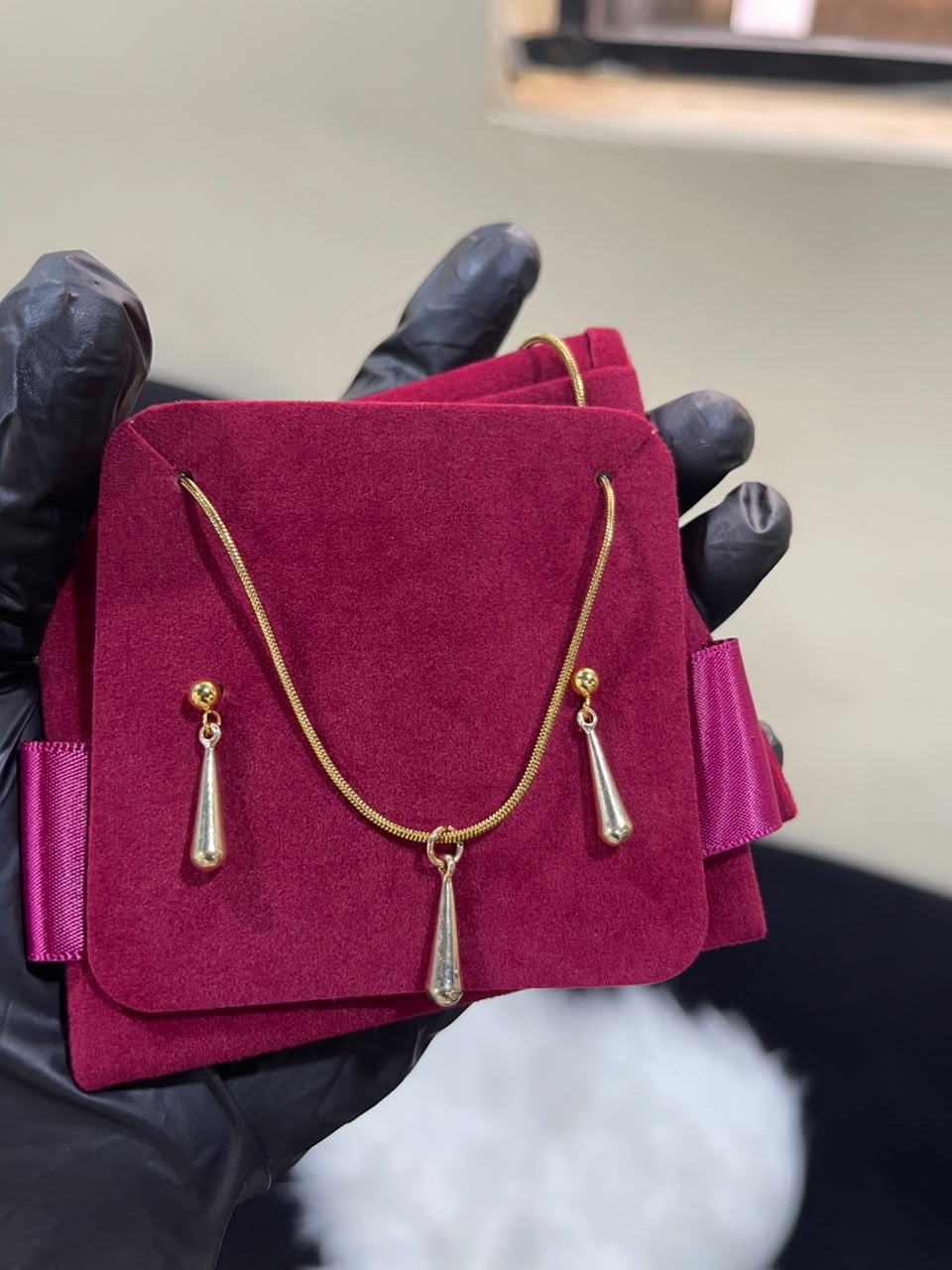 Elegant Gold Plated Teardrop Necklace & Earring Set