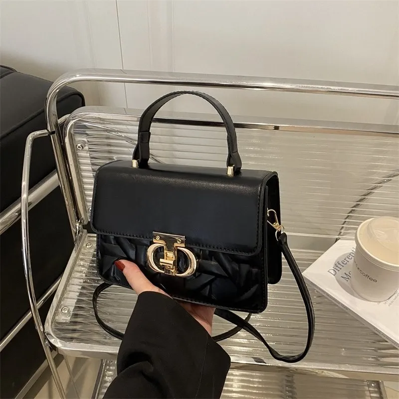 Stylish Ladies Handbag — Fashion — for sale in Rivers