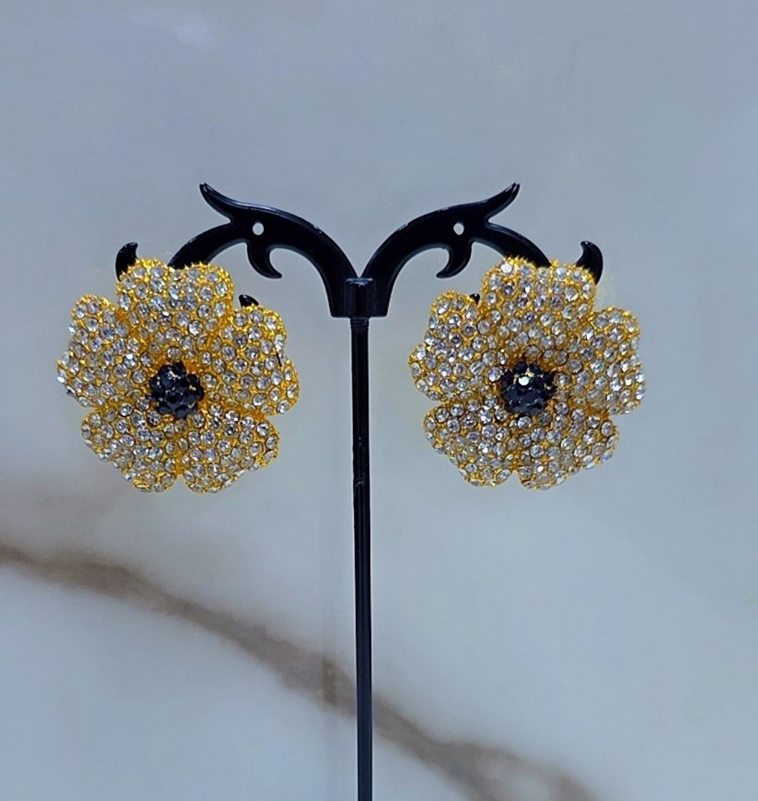 Golden earrings — Fashion — for sale in Oyo