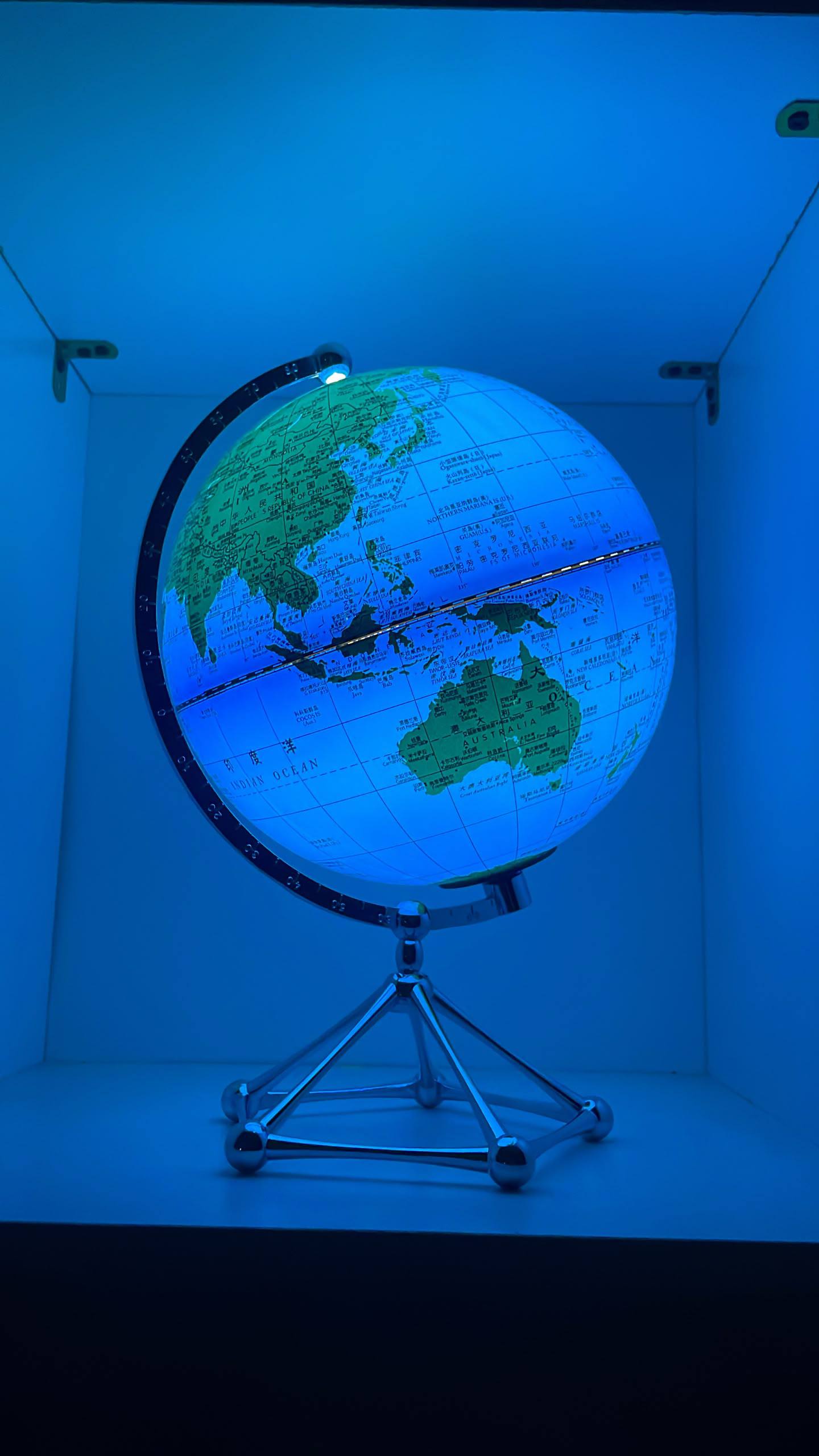 Illuminated World Globe with Metal Stand 20cm — Educational — for sale in Oyo