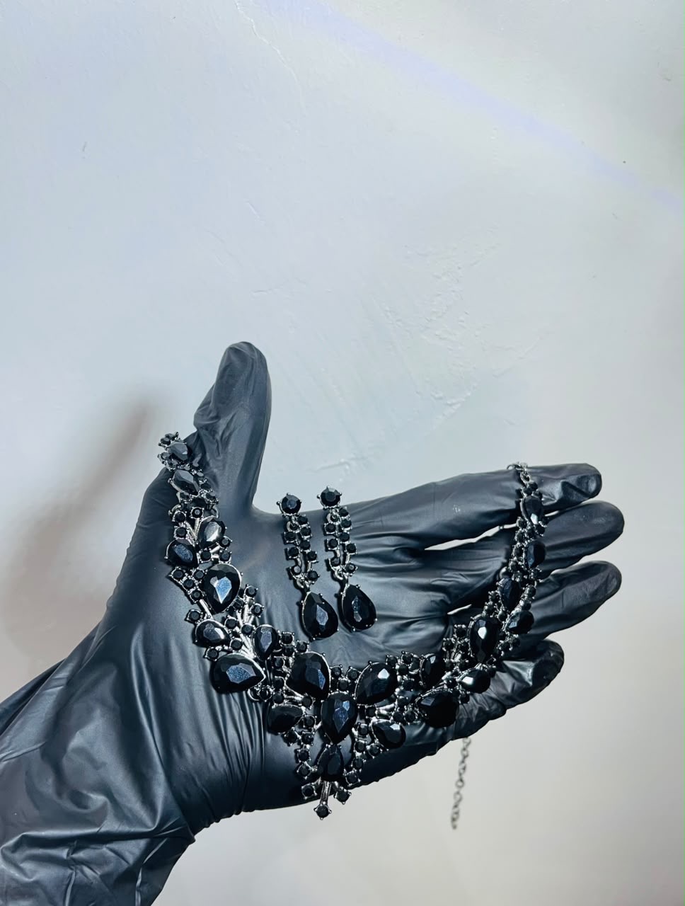 Elegant Black Stone Necklace & Earring Set — Fashion — for sale in Oyo