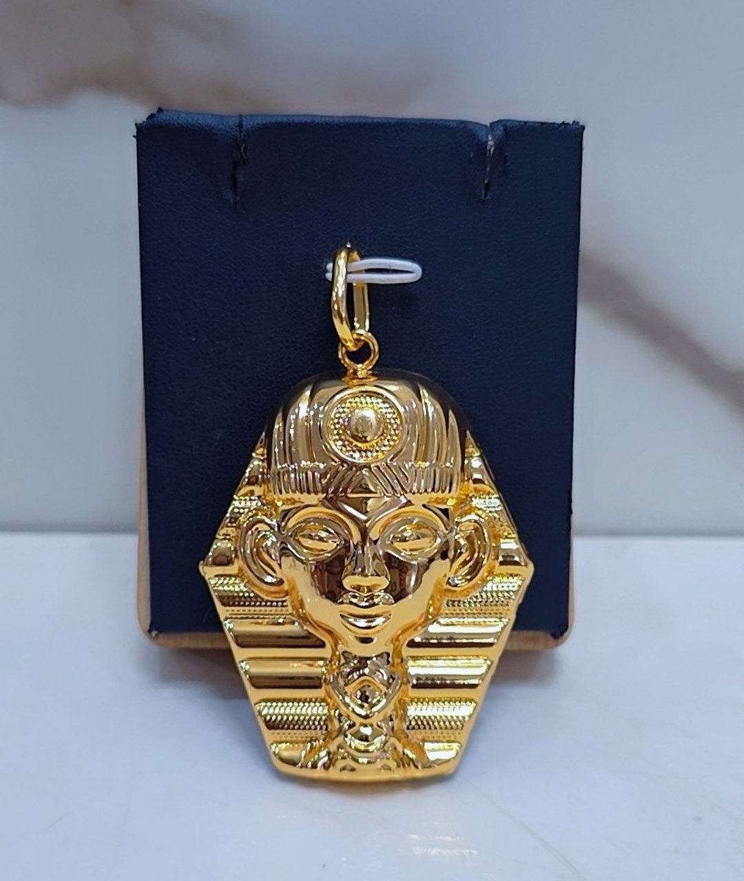 Gold pendant✨