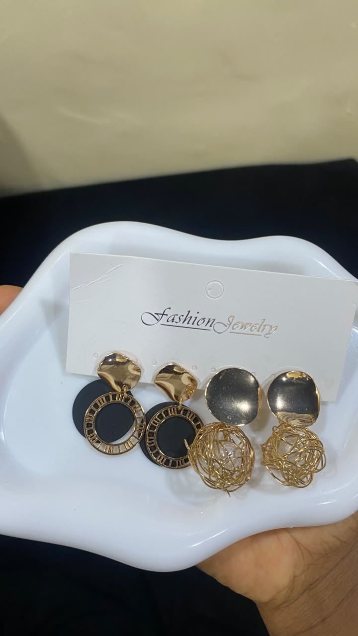Stylish Gold and Black Fashion Earring (price per Pairs) — Fashion — for sale in Oyo