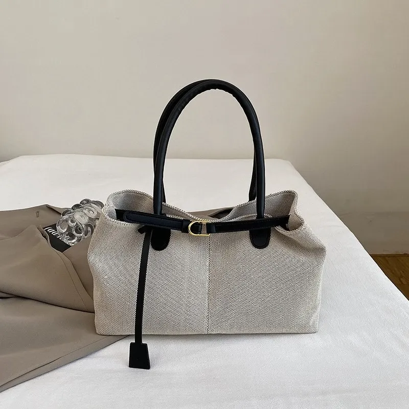 Stylish Ladies HandbagStylish Ladies Handbag