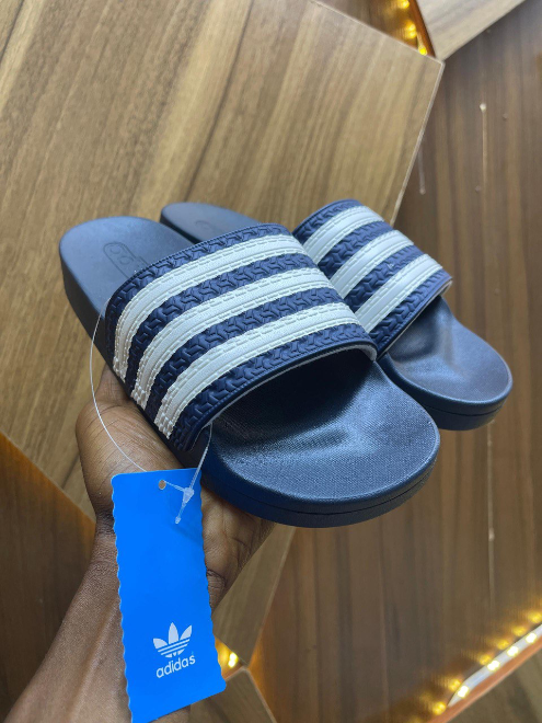 Adidas slide — Fashion — for sale in Oyo