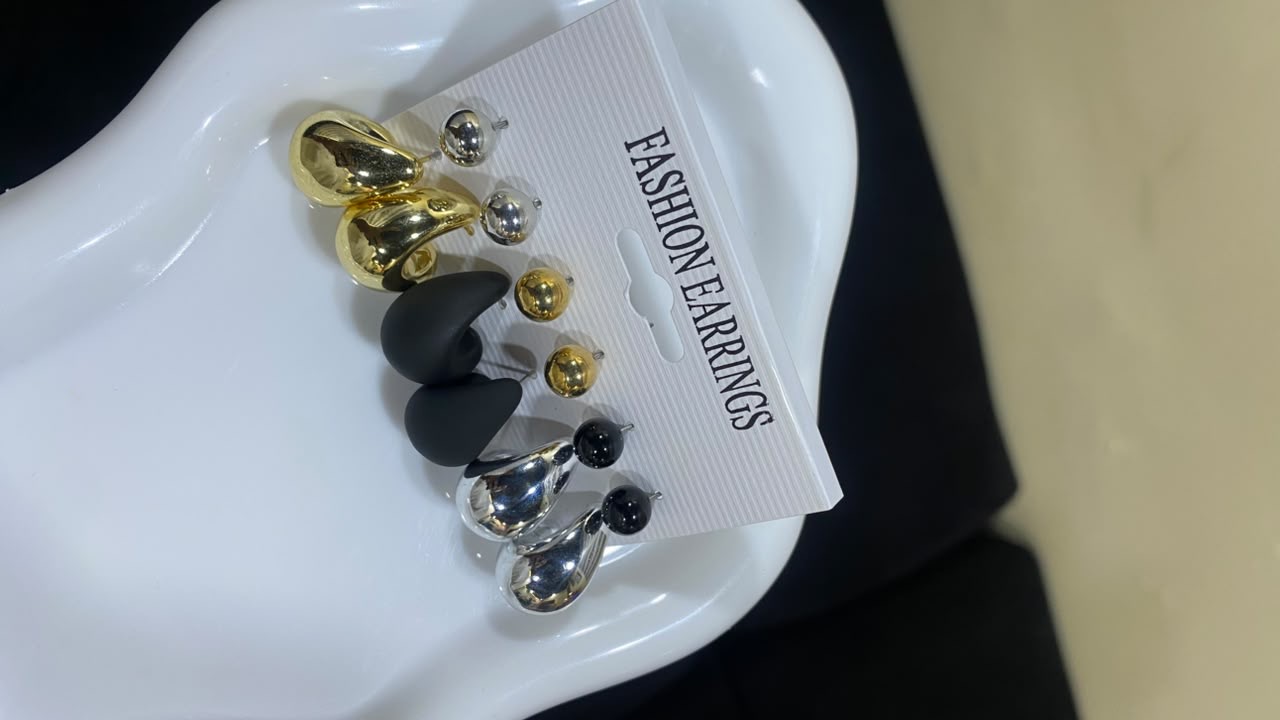 Fashion Earrings Set - (price per set one earring and stud) — Fashion — for sale in Oyo