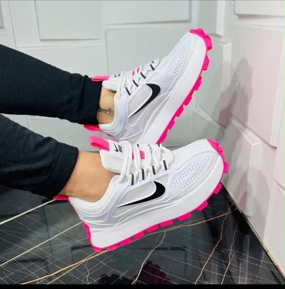 Nike Women's White & Pink Fashion Sneakers