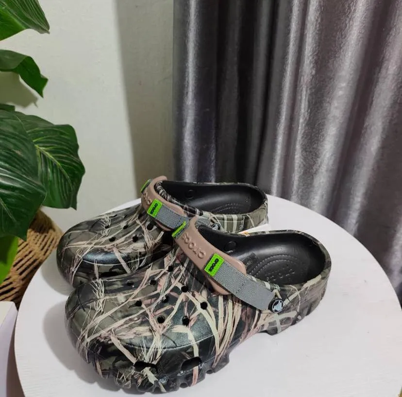 *FOOTWEAR NAME: ORIGINAL CROCS (LUXURY SLIDE)(BEST QUALITY)⛹🏻♂️* *EUR SIZE: 40,41,42,43,44,45* *GENDER: UNISEX* *COLOR: X*BOX📦(OPTIONAL) 1K* — Fashion — for sale in Oyo